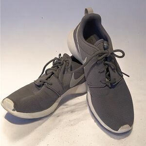 🩶🤍🩶 Nike Women's Roshe One sneaker - running shoes in Grey